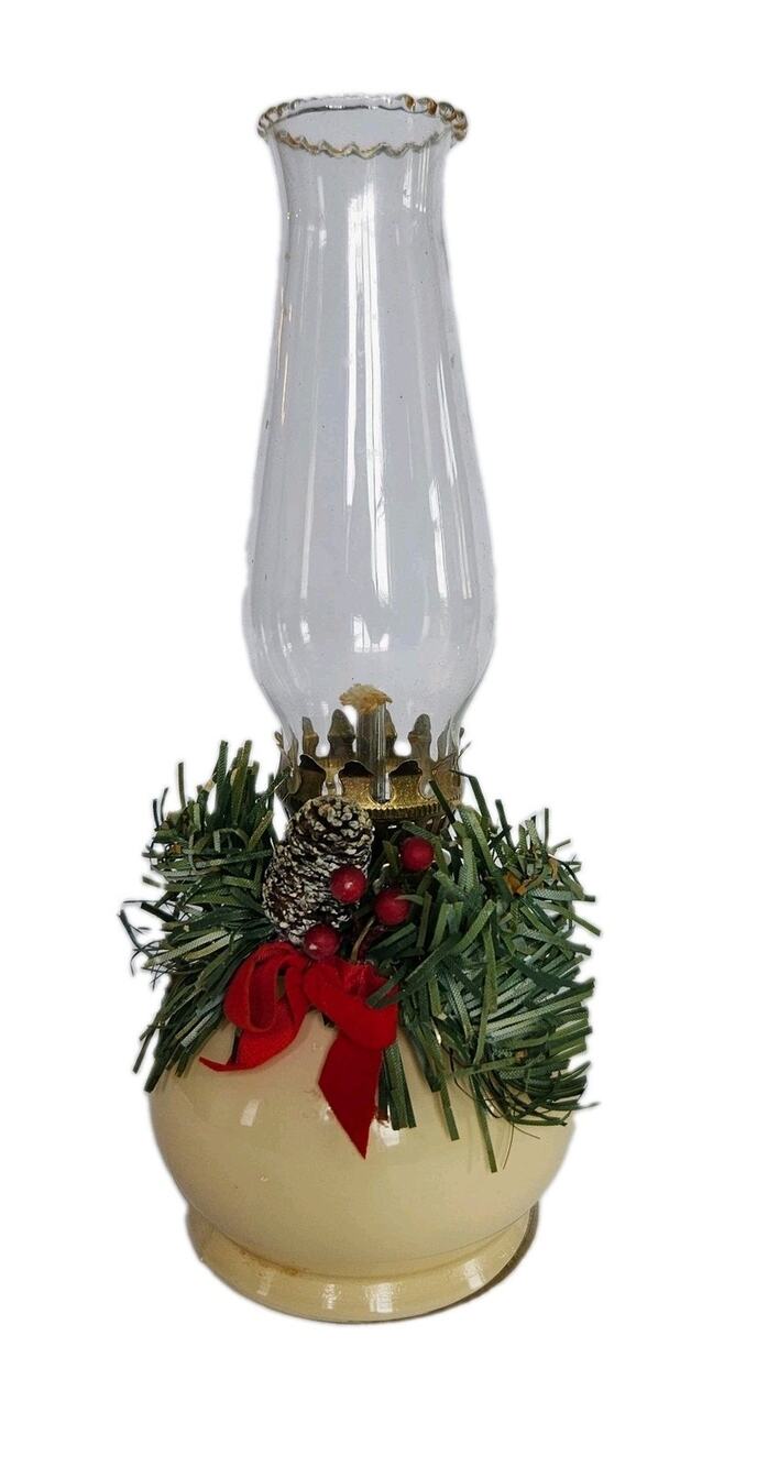 Vintage 8” Lamplight Farm Oil Lamp Christmas Lantern Made in Italy Holiday Decor